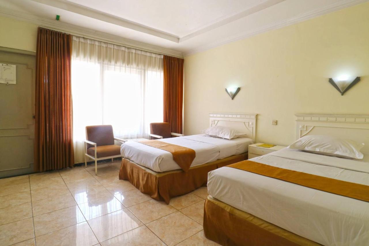 Hotel Tanjung Surabaya Exterior foto