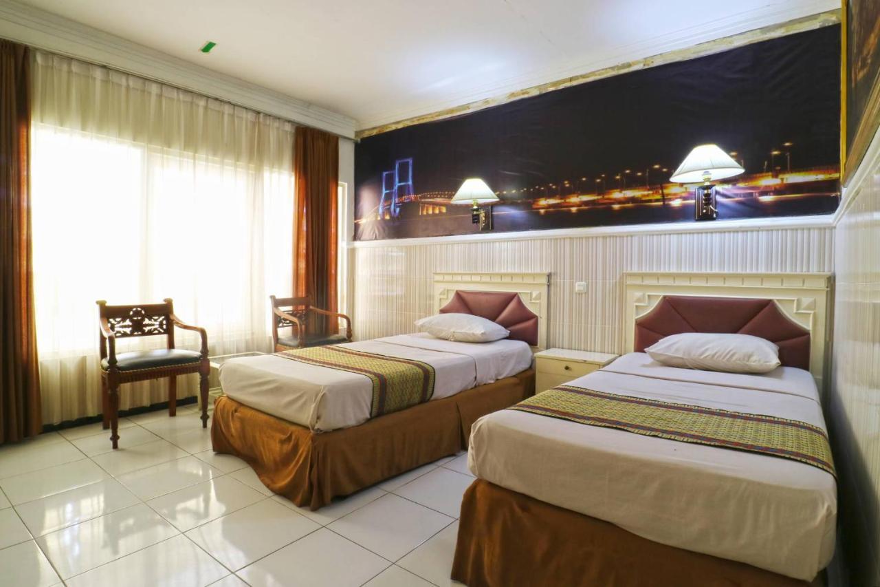 Hotel Tanjung Surabaya Exterior foto